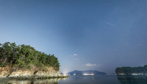 겨울 바닷가 밤하늘 (f...